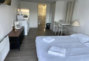 Tours, Touraine et Chateaux de la Loire has Balcony rooms