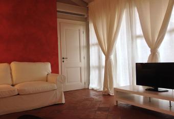 Corte Breda, Agriturismo Bed&Breakfast has rooms with a private hot tub