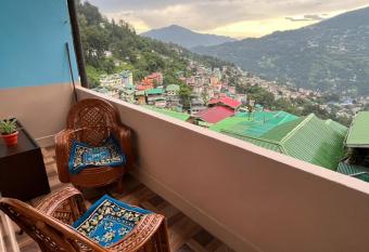 Teesta Apartment Service has Balcony rooms