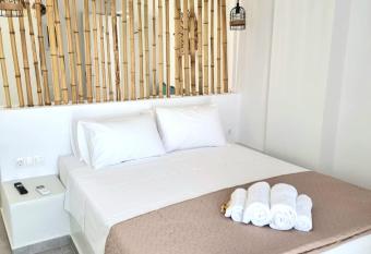 Joannes Vacation Rooms has Balcony rooms