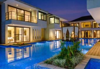 3 Bedroom Aquasol Pool Villa has Balcony rooms