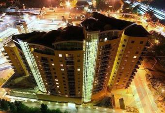 Town Centre Penthouse has Balcony rooms