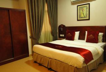 WANASA CONTINENTAL HOTEL has rooms with a private hot tub