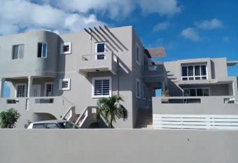 ONE BED ROOM AT ASHA   S PLACE allows 18 year olds to book a room