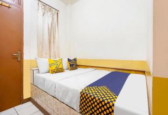 SPOT ON 91444 Hotel Arimbi allows 18 year olds to book a room