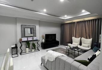 The R apartment Manage by: The Key has Balcony rooms