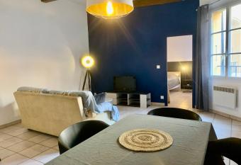 vielle intendance allows 18 year olds to book a room