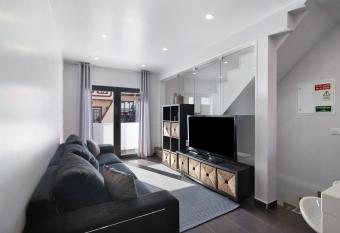 Be Glow Home has Balcony rooms