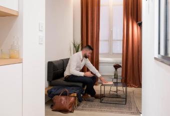 MiHotel Charit   has rooms with a private hot tub