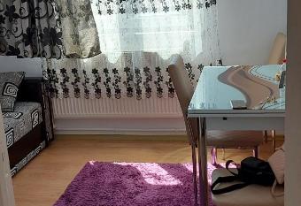 Apartament la Marin has Balcony rooms