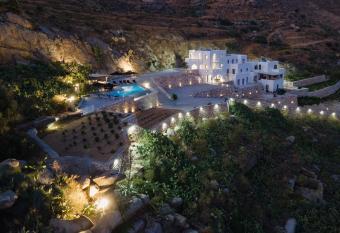 WOW Panoramic View Deluxe Villas allows 18 year olds to book a room