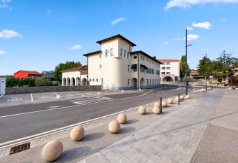 TOSCANINA Garni Hotel allows 18 year olds to book a room