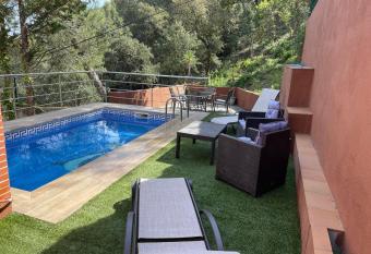 Villa for 2 families has rooms with a private hot tub