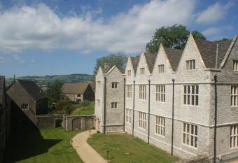 Y Fan allows 18 year olds to book a room