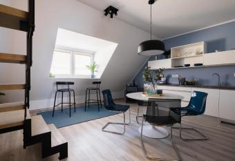 New Central Studio with parking has Balcony rooms