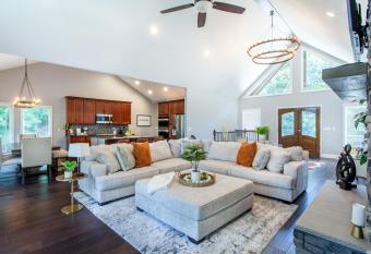 Tranquility Paradise River View Hot Tub has Balcony rooms