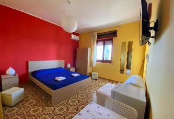 Vista Mare - Monolocale con barbecue e splendida terrazza in comune has Balcony rooms