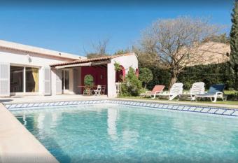 Nice 200 M With TerracePiscine Near The Sea allows 18 year olds to book a room