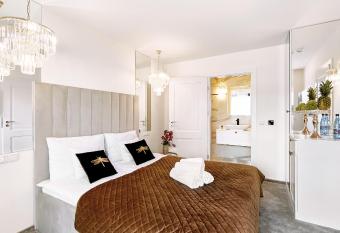 Z  ota Nuta Villa has Balcony rooms