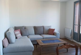 Plein centre, T3, 2ch, balcon et vue has Balcony rooms