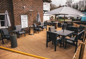 The White Hart Wilmington has rooms with a private hot tub