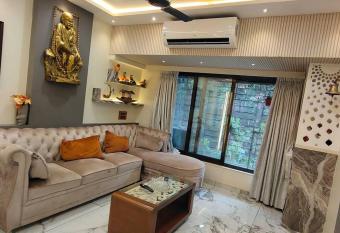 CITY HOMES CRYSTAL APARTMENT has Balcony rooms