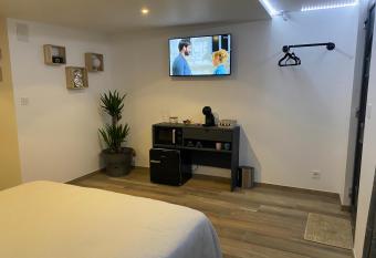 L   ateliers des r  ves allows 18 year olds to book a room