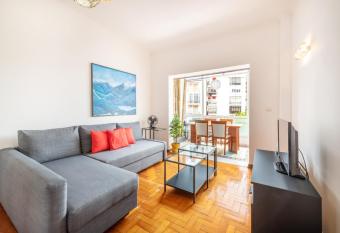 GuestReady - Peaceful 1 Bedroom Abode in Estoril has Balcony rooms