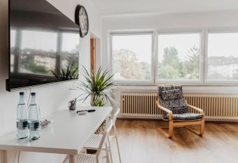 SK Apartments - Red allows 18 year olds to book a room