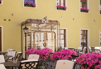 Boutique Hotel ERB - Adults Only allows 18 year olds to book a room