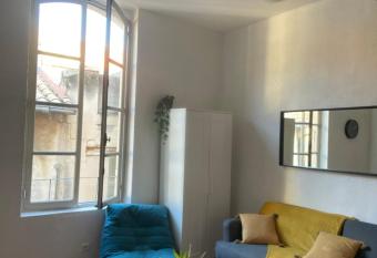 Le For   Home allows 18 year olds to book a room