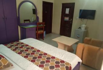 EMERALD HOTEL LTD has Balcony rooms