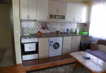 Antalya 4 Persons Apartment Flat House - Cheap Homestay Rooms Sleeping Place has Balcony rooms