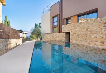 C   Moderna has Balcony rooms