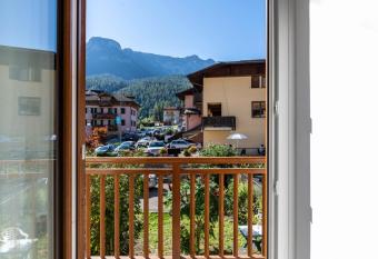 Appartamento Al Sasso Rosso has Balcony rooms