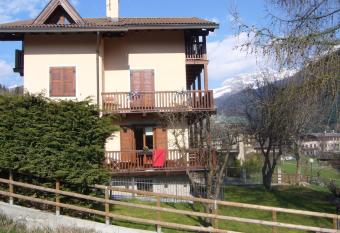 Chalet Madonna di Campiglio CIPAT ZERO22143-AT-ZERO69206 allows 18 year olds to book a room