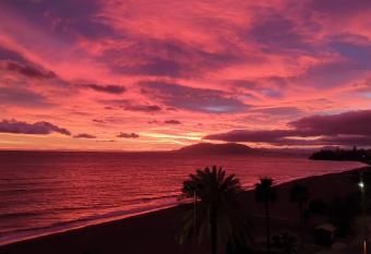 Moderna casa frente al mar con gran terraza has Balcony rooms