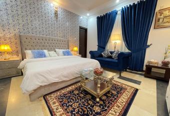 Shelton Mellton Lodges has Smoking/Balcony rooms