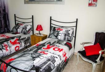 Casa Vacanze Epicarmo allows 18 year olds to book a room