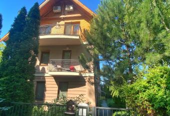 Mandarin Apartman allows 18 year olds to book a room