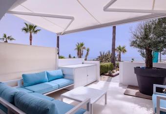 Beautiful 2 bedrooms town house. Frontline beach has Balcony rooms