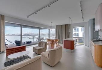 Grand Apartments - Yacht Park allows 18 year olds to book a room