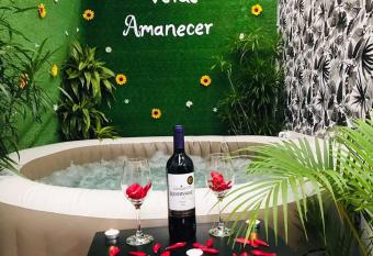 Casa Verde Amanecer, La Fortuna, Jacuzzi Privado has rooms with a private hot tub