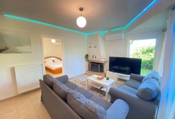 Cozy 2 Room Apartment With Garden near Athens Air-Port has Balcony rooms