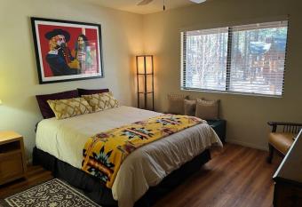 Pinescape Condo 2 bdrm 1 bath has Balcony rooms