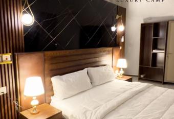 Harmony Luxury Camp has rooms with a private hot tub