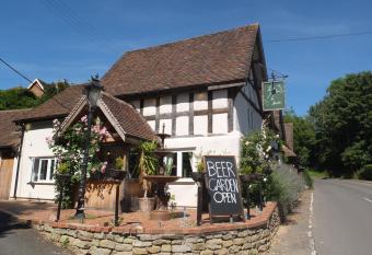 The Feathers Inn has Balcony rooms