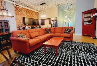 Family-Friendly 3 bedroom in Historic building! has Balcony rooms