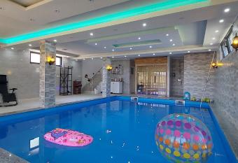 Ku  a za odmor sa bazenom has Balcony rooms