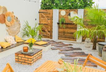   vasion has Balcony rooms